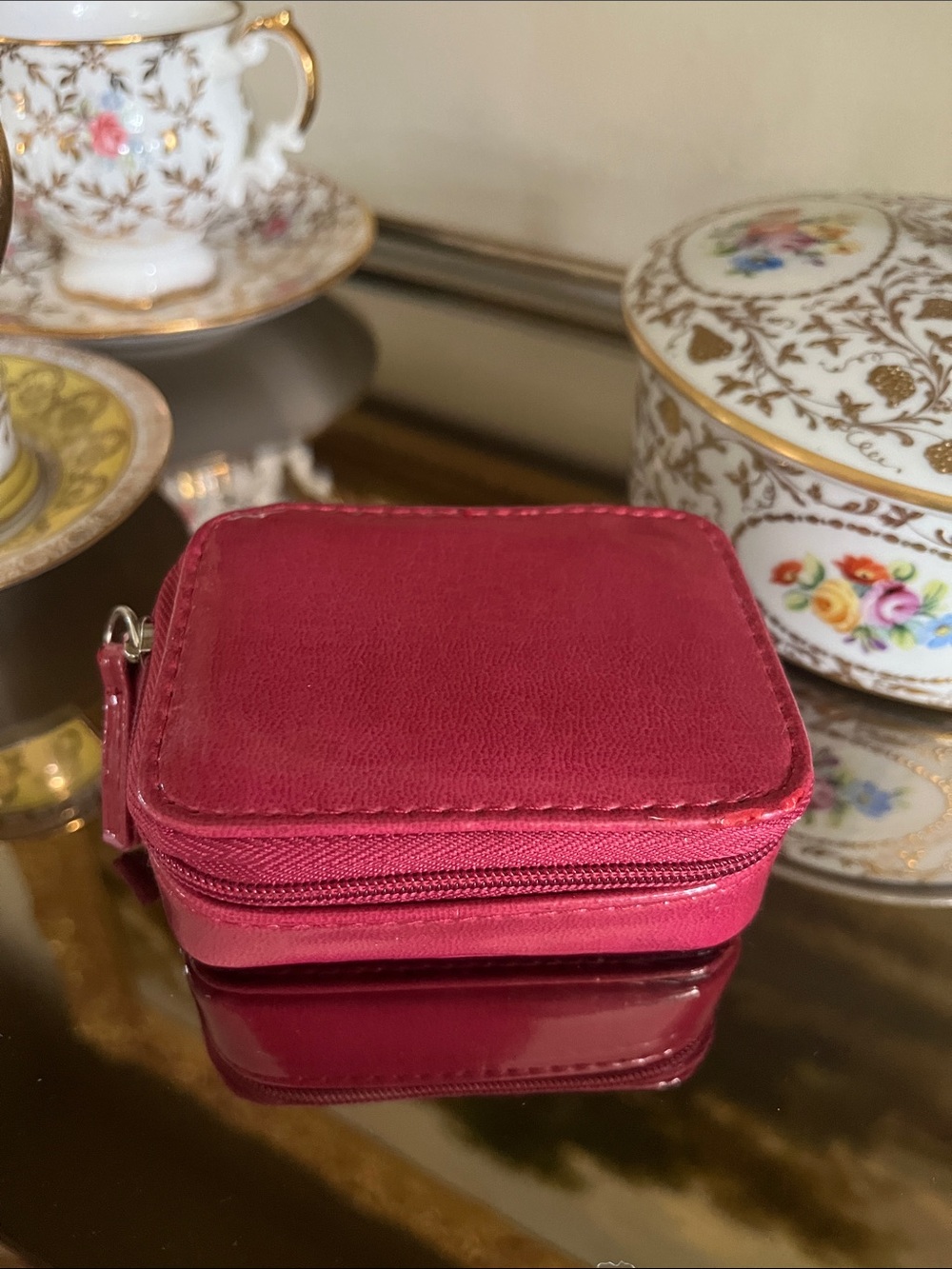 Small Cosmetic  Zip Up Jewelry Pill Travel Case